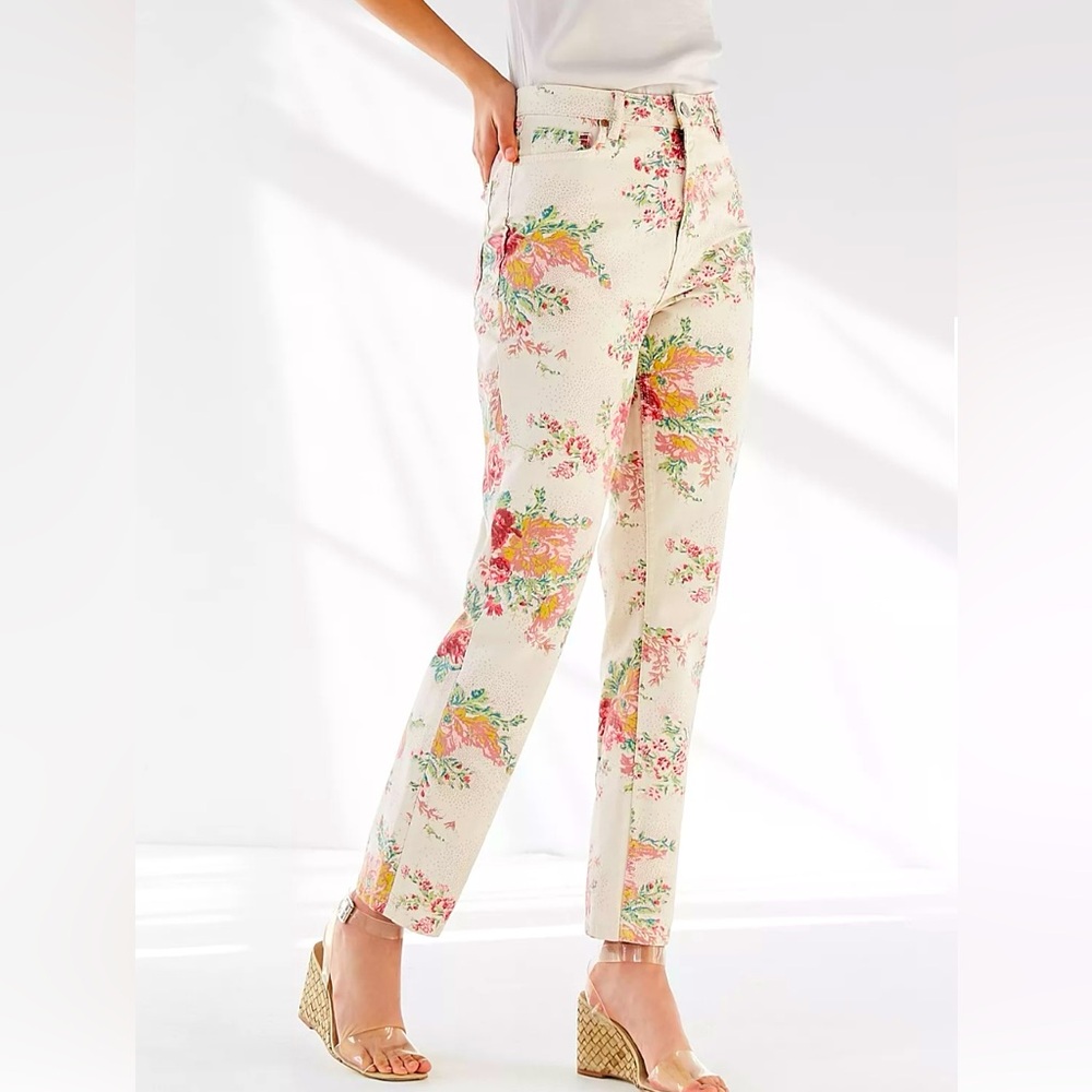 BDG Mom Jean Slim – Floral NWT size 29